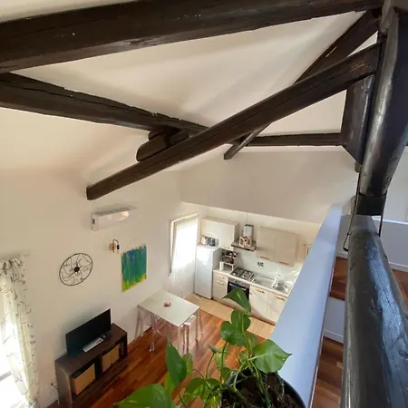 Apartment La Casa Di Giulia, Spazioso Loft Su Due Livelli A 10 Minuti Di Macchina Dal Centro