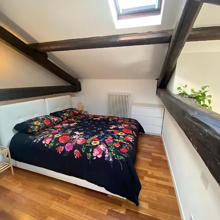 Apartment La Casa Di Giulia, Spazioso Loft Su Due Livelli A 10 Minuti Di Macchina Dal Centro Bologna